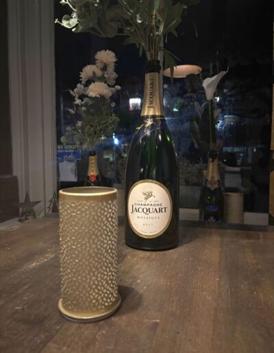 Fles Jacquart champagne met bloemen